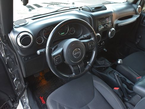 Used 2016 Jeep Wrangler Rubicon AWD/4WD image 15