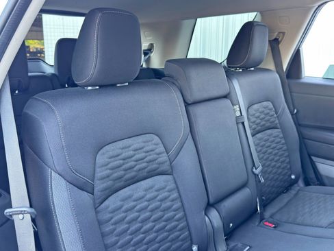 Used 2022 Nissan Pathfinder S image 33