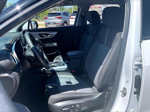 Used 2025 Chevrolet Blazer LT FWD image 21
