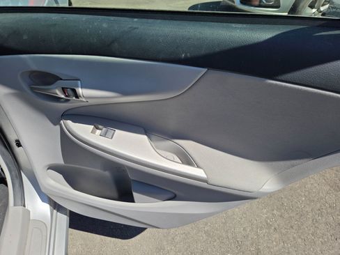 Used 2013 Toyota Corolla LE FWD image 12
