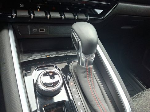 Used 2024 Chevrolet Colorado Z71 w/ Z71 Convenience Package 2 image 14