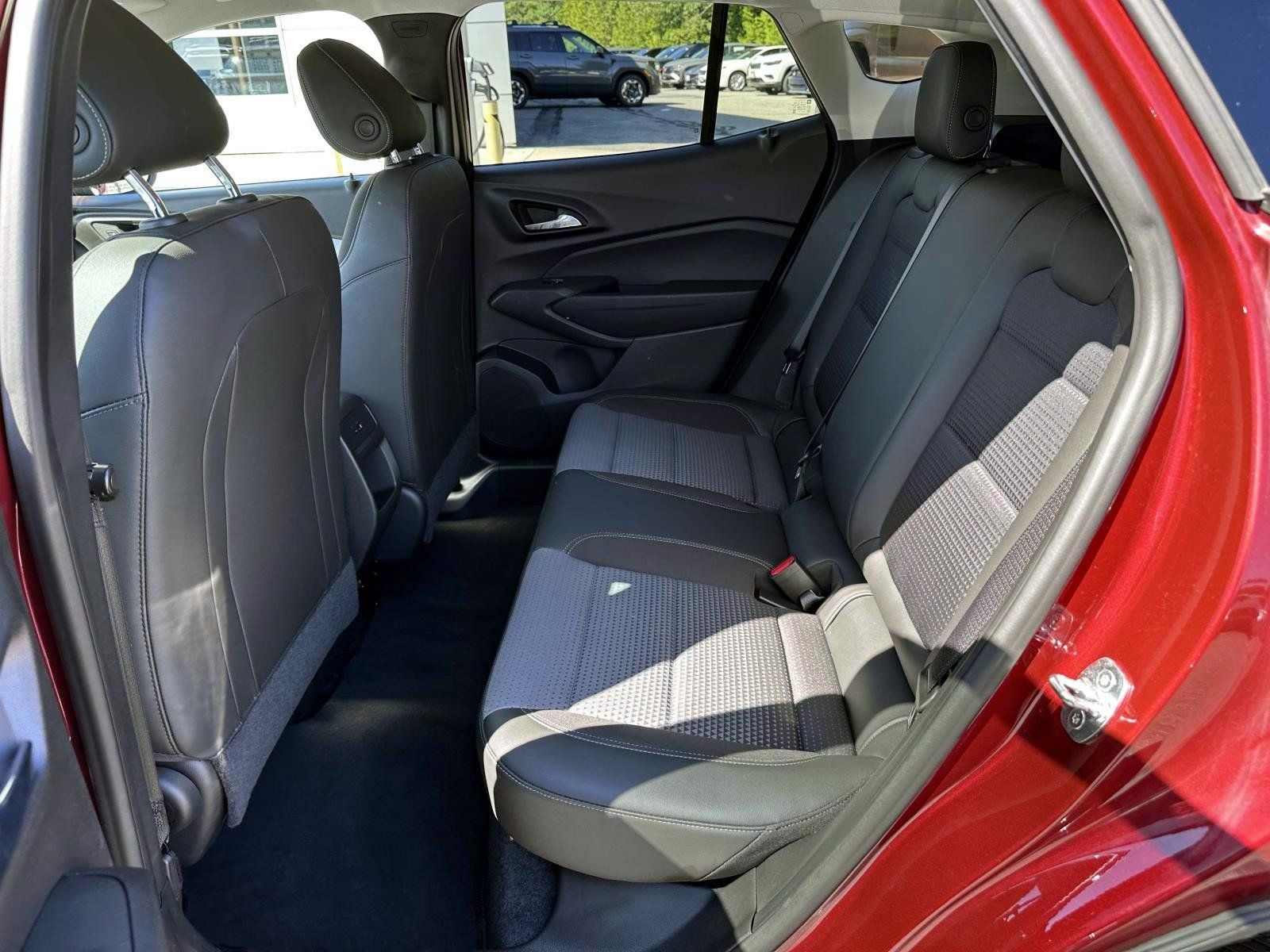 Used 2024 Chevrolet Trax LT w/ Driver Confidence Package FWD image 12