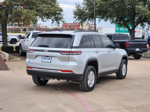 New 2025 Jeep Grand Cherokee Laredo image 4