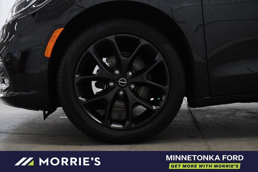 Used 2026 Chrysler Pacifica Select w/ S Appearance Package FWD image 4