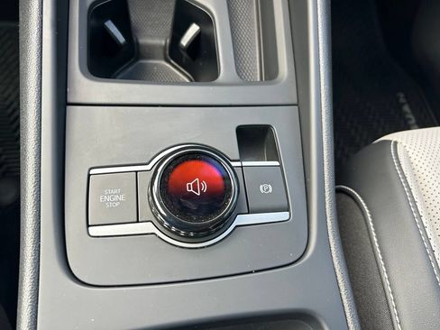 Used 2025 Volkswagen Tiguan SE FWD image 54