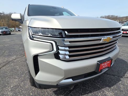 Used 2022 Chevrolet Suburban High Country image 11