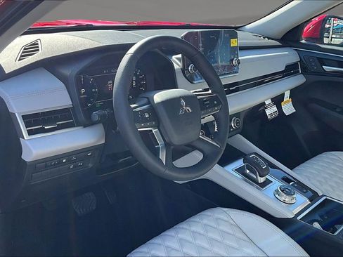 New 2025 Mitsubishi Outlander SEL image 8