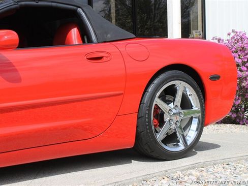 Used 2001 Chevrolet Corvette Convertible w/ Preferred Equipment Group2 RWD image 12