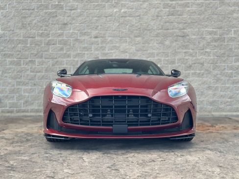 Used 2025 Aston Martin DB12 image 31