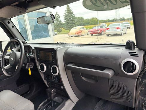 Used 2009 Jeep Wrangler Sahara w/ Dual Top Group AWD/4WD image 20