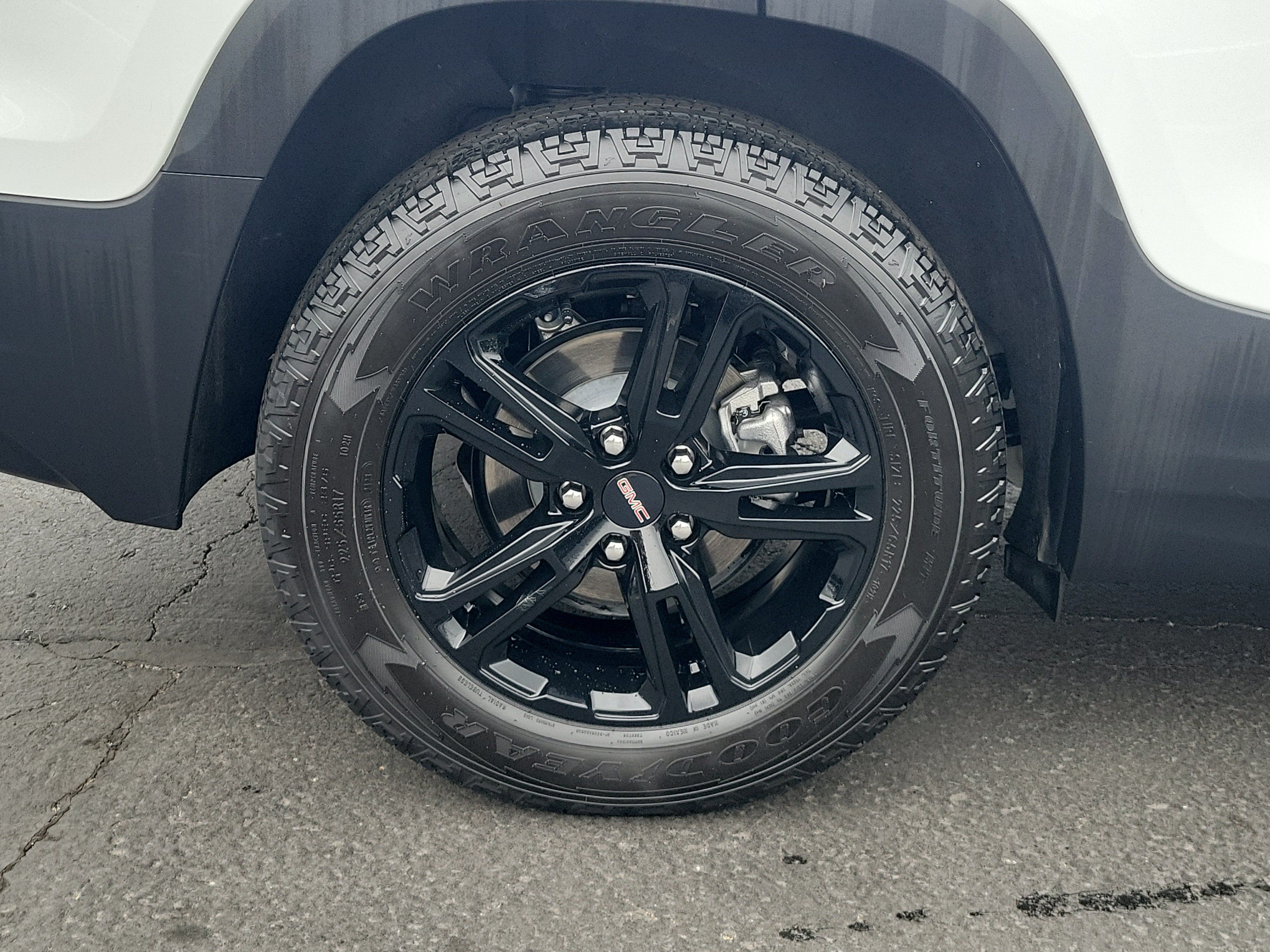 Used 2024 GMC Terrain AT4 AWD/4WD image 5