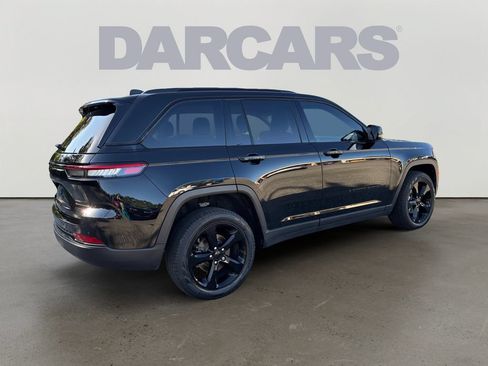 Used 2024 Jeep Grand Cherokee Limited w/ Black Appearance Package AWD/4WD image 7