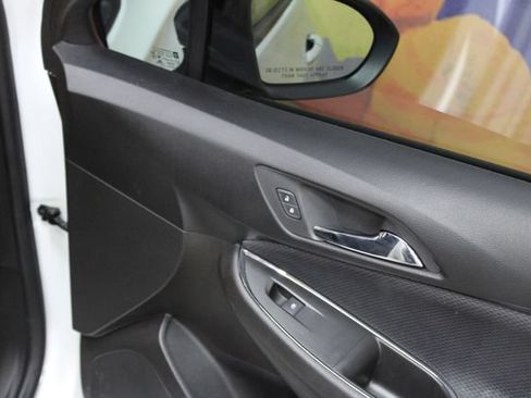 Used 2018 Chevrolet Cruze LT FWD image 11