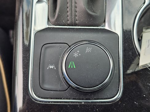 Used 2023 Chevrolet Blazer Premier FWD image 28