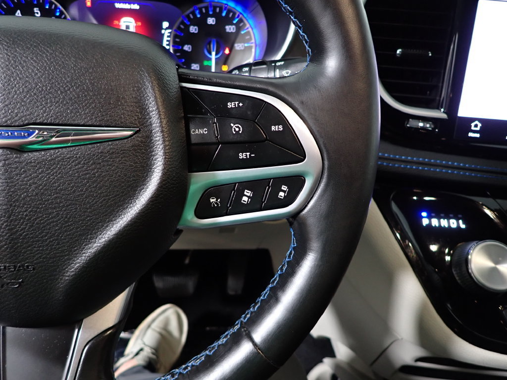Used 2021 Chrysler Pacifica Touring-L FWD image 26