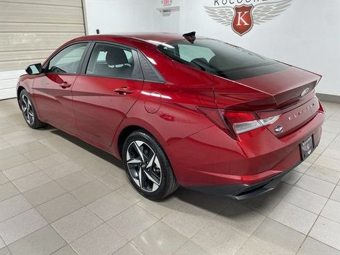 Used 2023 Hyundai Elantra SEL w/ Convenience Package FWD image 6