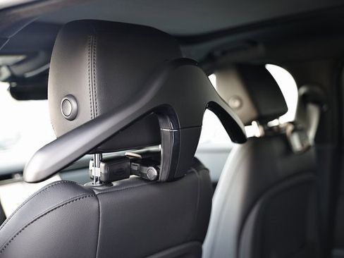 New 2026 Land Rover Range Rover Velar Dynamic SE image 33