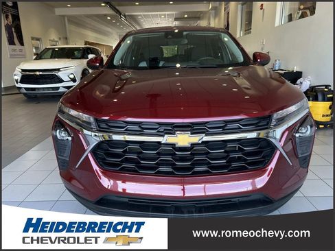 Used 2025 Chevrolet Trax LS w/ LS Convenience Package FWD image 34