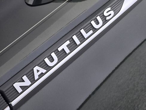 Used 2023 Lincoln Nautilus Reserve w/ Equipment Group 201A image 12