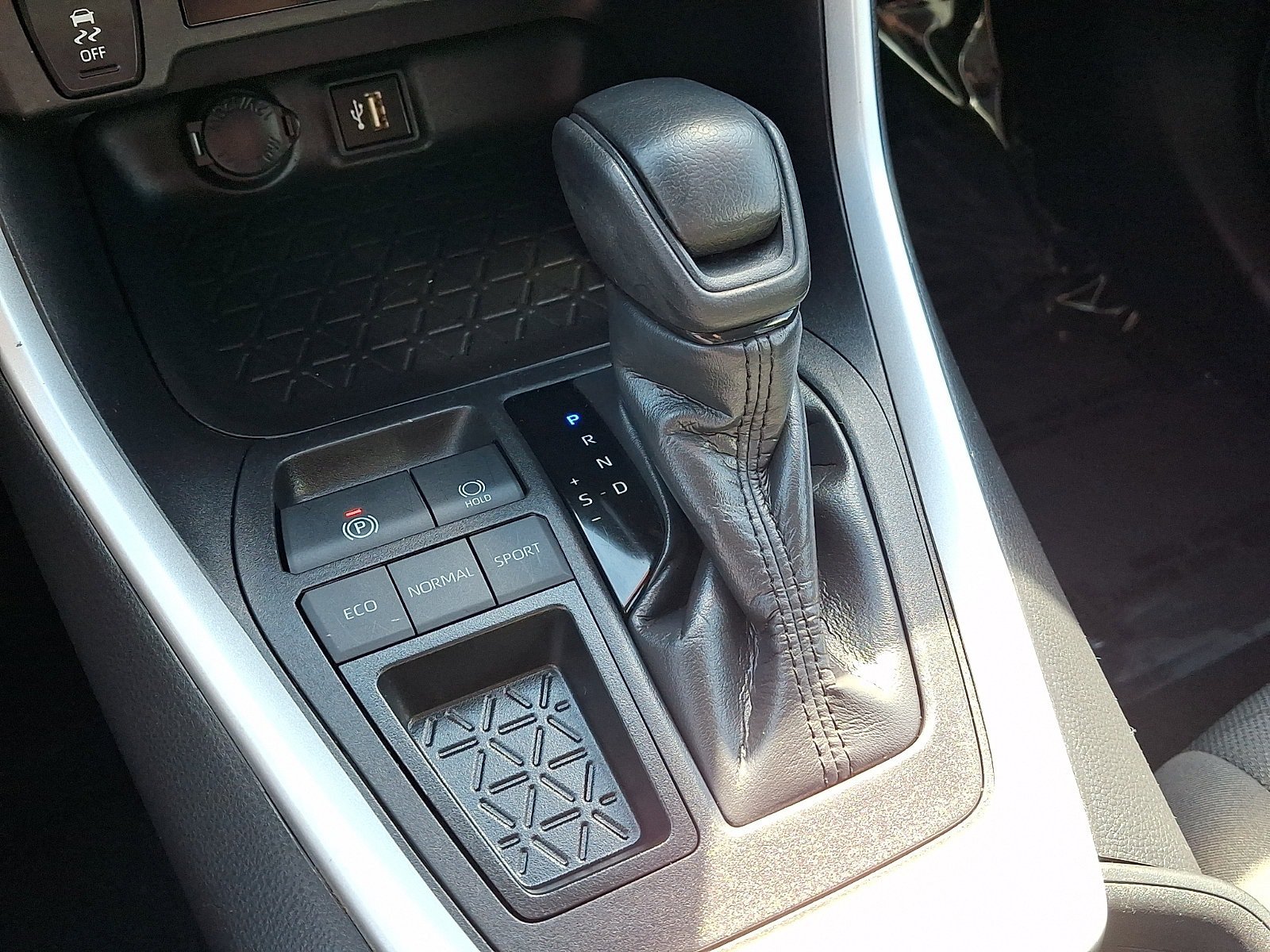 Certified 2024 Toyota RAV4 XLE FWD image 14