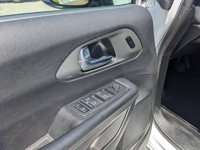 Used 2025 Chrysler Pacifica Select FWD image 21