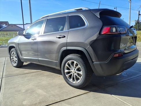 Used 2019 Jeep Cherokee Latitude Plus w/ Comfort/Convenience Group image 5