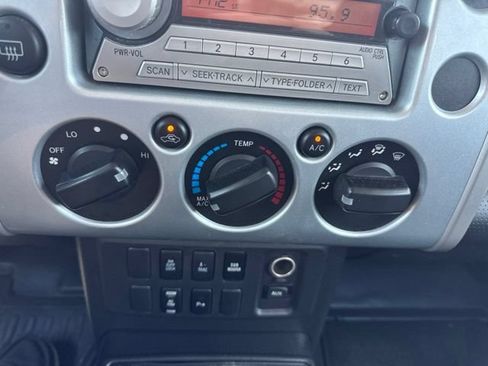 Used 2007 Toyota FJ Cruiser 4WD w/ Upgrade Pkg 2 image 18