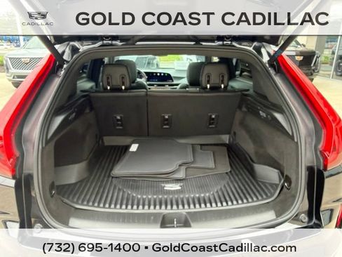 Used 2024 Cadillac XT4 Luxury w/ Cold Weather Package AWD/4WD image 11