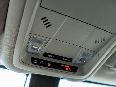 Used 2022 Chevrolet Equinox LT image 35