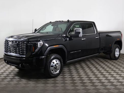 Used 2024 GMC Sierra 3500 Denali Ultimate AWD/4WD image 13