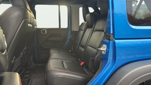 Used 2025 Jeep Wrangler Unlimited Rubicon w/ Convenience Group AWD/4WD image 25