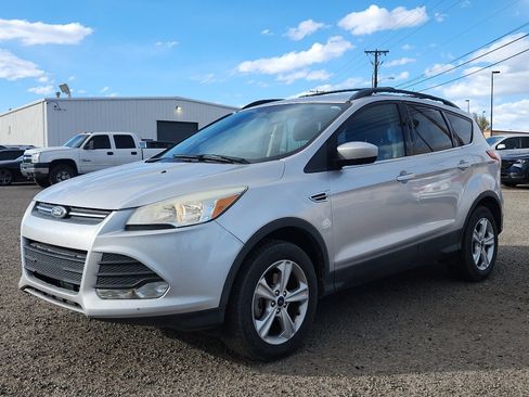 Used 2016 Ford Escape SE w/ Equipment Group 201A image 1