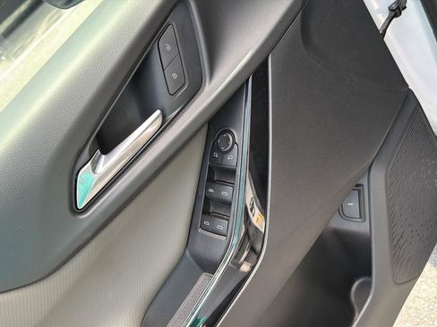 Certified 2025 Chevrolet Equinox LT w/ Convenience Package II FWD image 32
