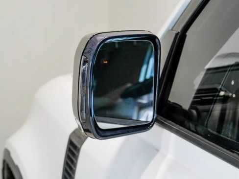 Used 2021 Land Rover Defender 110 SE AWD/4WD image 59