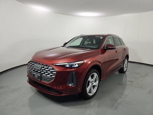 Used 2025 Audi Q5 Premium Plus w/ Premium Plus AWD/4WD image 24