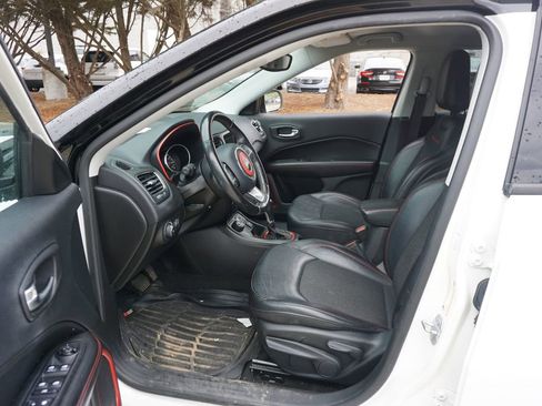 Used 2019 Jeep Compass Trailhawk w/ Cold Weather Group AWD/4WD image 2
