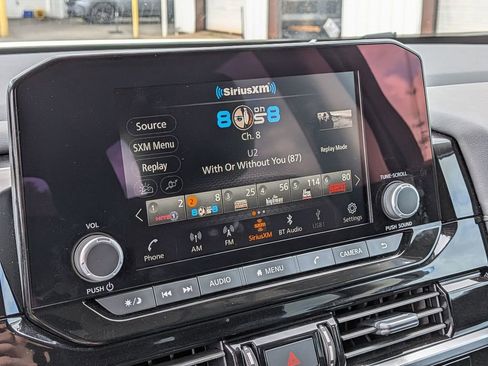 Used 2025 Nissan Pathfinder SV image 8