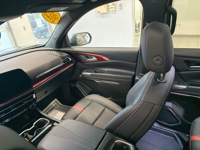 Used 2025 Chevrolet Traverse RS w/ LPO, Floor Liner Package AWD/4WD image 34