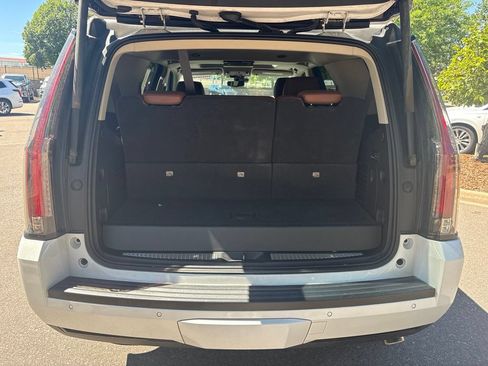 Used 2020 Cadillac Escalade Premium Luxury AWD/4WD image 22