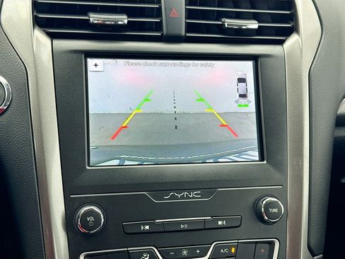 Used 2019 Ford Fusion SE FWD image 10