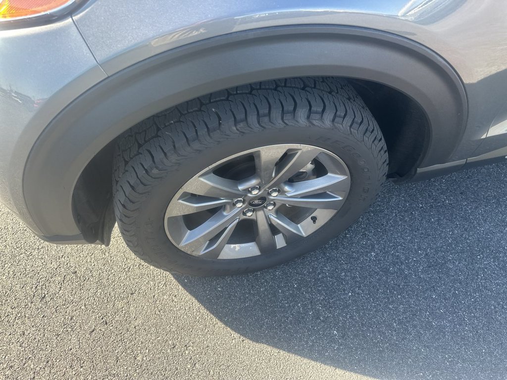 Used 2021 Ford Explorer XLT w/ Equipment Group 202A AWD/4WD image 16
