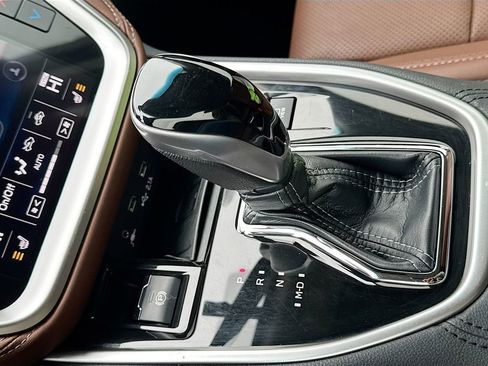 Used 2021 Subaru Outback Touring w/ Popular Package #2 image 21