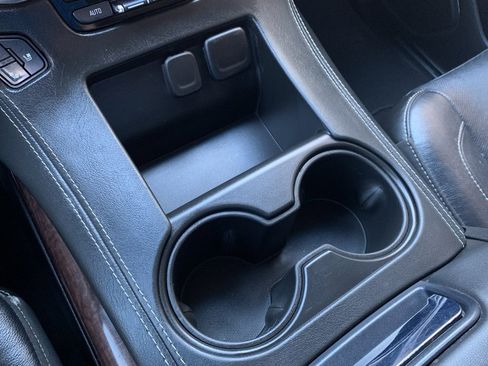 Used 2019 GMC Yukon XL SLT w/ Graphite Performance Edition image 22