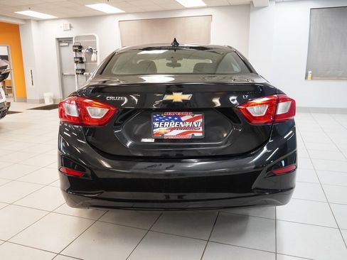 Used 2019 Chevrolet Cruze LT image 12