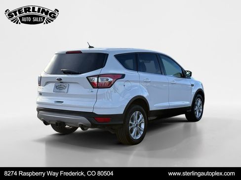 Used 2017 Ford Escape SE image 5