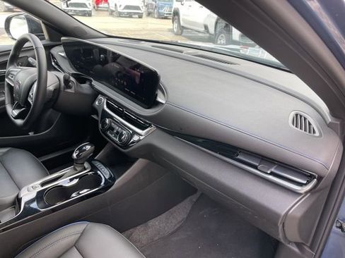 Used 2024 Buick Envista Sport Touring w/ Convenience I Package image 18