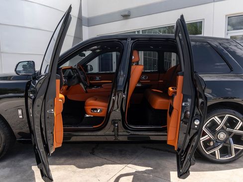 Certified 2025 Rolls-Royce Cullinan Black Badge w/ Leather Finishing Pack AWD/4WD image 37