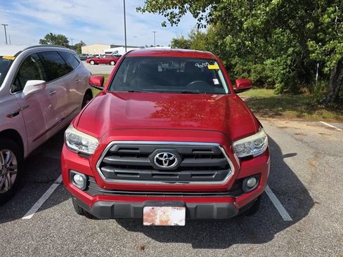 Used 2017 Toyota Tacoma SR5 w/ Tow Package RWD image 2