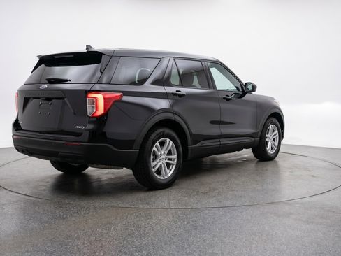 Used 2024 Ford Explorer XLT w/ Equipment Group 202A RWD image 9