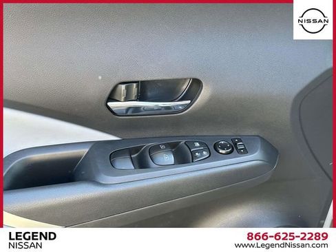 Used 2023 Nissan Kicks SR w/ SR Premium Package FWD image 15